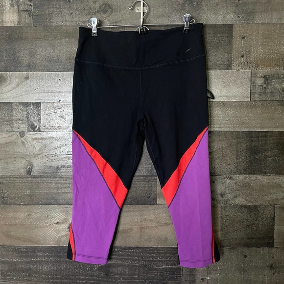 SOLD Nike Womens Capri Leggings Large - Picture 1 of 2